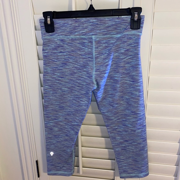 Cropped Ivivva/Lululemon leggings - Picture 2 of 4